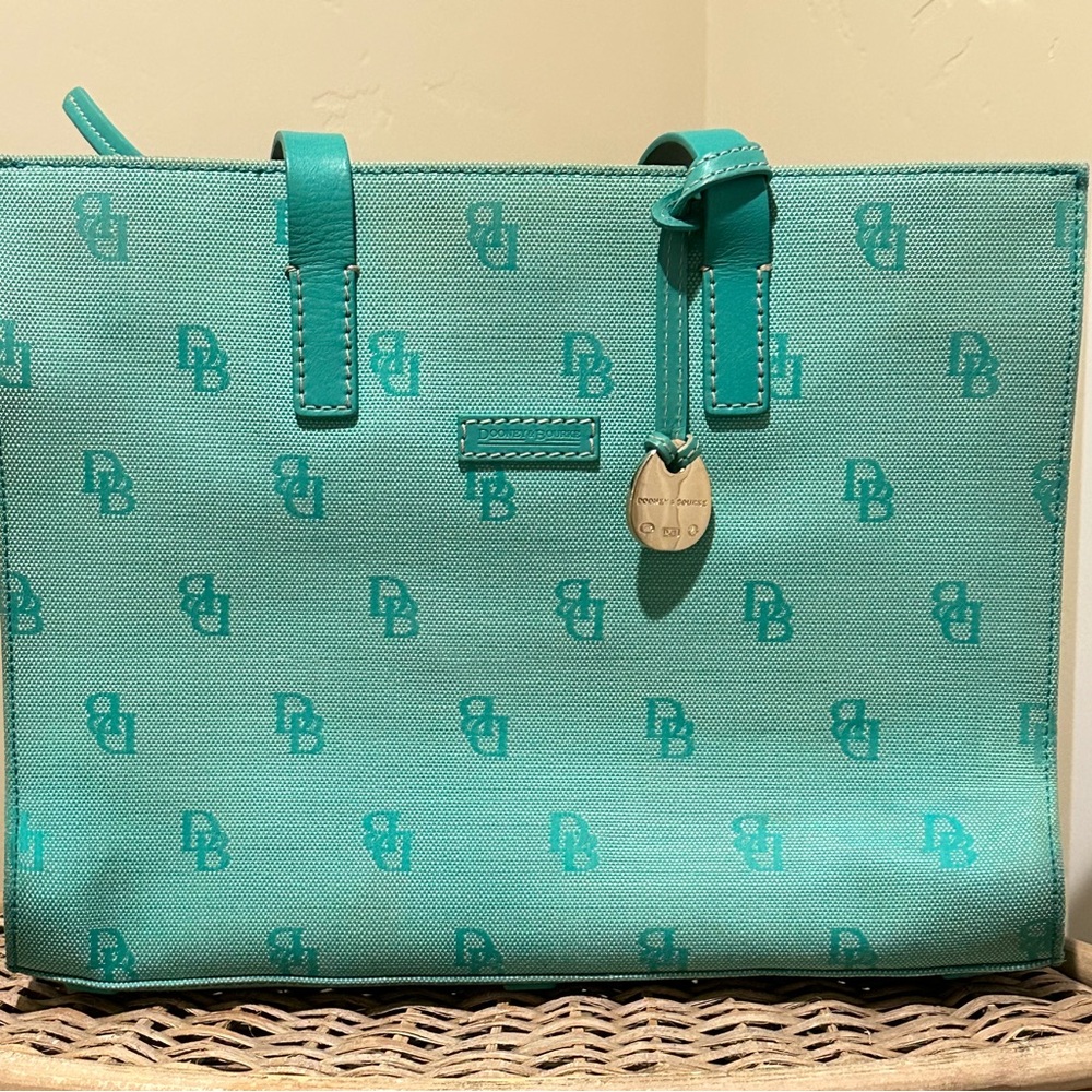 🔥🔥🔥AUTHENTIC DOONEY & BOURKE BAG